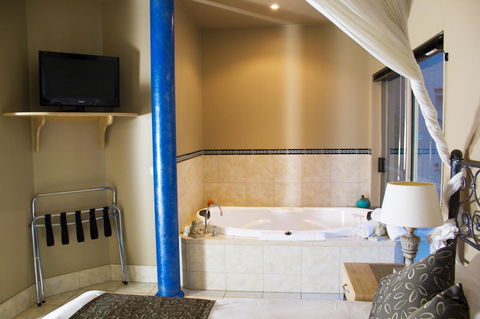 Marwood Villas - Lightning Ridge Tourism 22