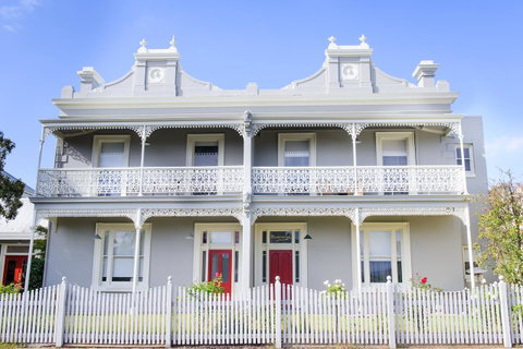 The Riversleigh - Lightning Ridge Tourism 21
