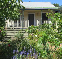 Walnut Cottage via Leongatha - Lightning Ridge Tourism