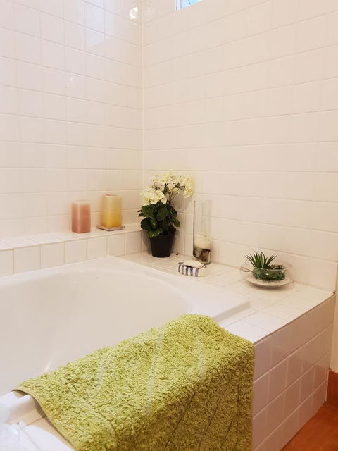 Relax In San Remo - Lightning Ridge Tourism 25