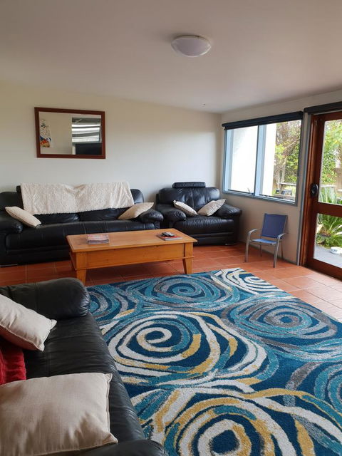 Relax In San Remo - Lightning Ridge Tourism 10