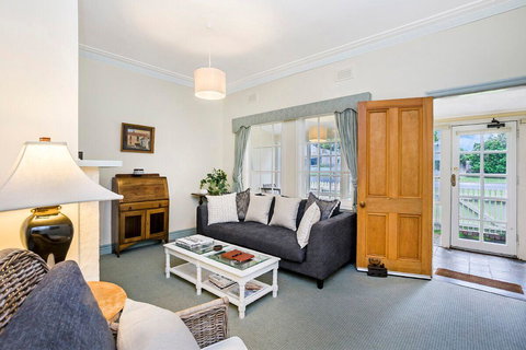 Edge17 Port Fairy Wharf - Lightning Ridge Tourism 1