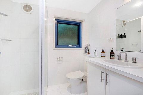 Edge17 Port Fairy Wharf - Lightning Ridge Tourism 11