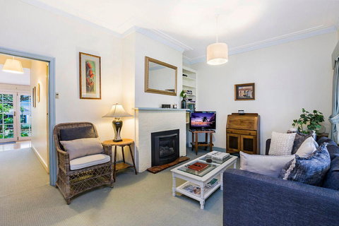 Edge17 Port Fairy Wharf - Lightning Ridge Tourism 0