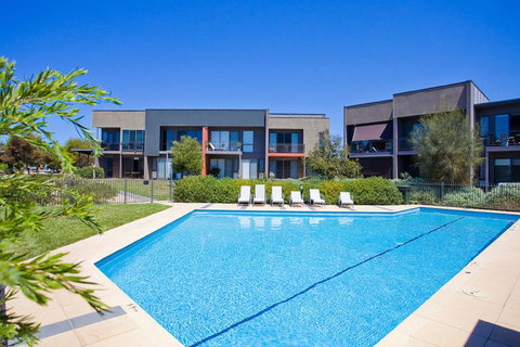 Torquay Golf Retreats - Pool, Beach, Tennis, Golf - Lightning Ridge Tourism 2