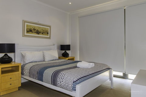 Torquay Golf Retreats - Pool, Beach, Tennis, Golf - Lightning Ridge Tourism 8