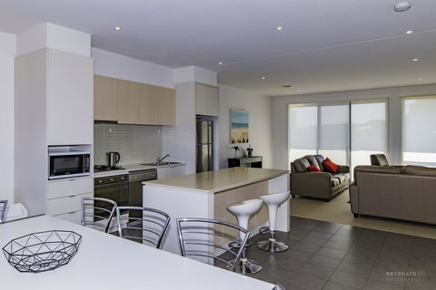 Torquay Golf Retreats - Pool, Beach, Tennis, Golf - Lightning Ridge Tourism 1