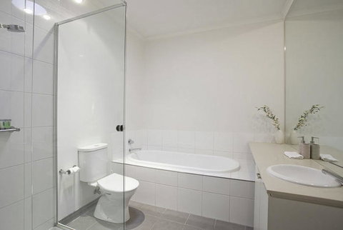 Torquay Golf Retreats - Pool, Beach, Tennis, Golf - Lightning Ridge Tourism 5