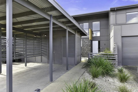 Torquay Golf Retreats - Pool, Beach, Tennis, Golf - Lightning Ridge Tourism 4