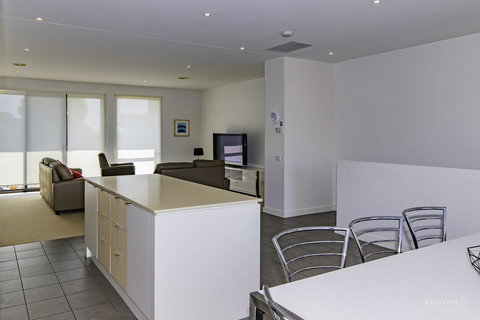 Torquay Golf Retreats - Pool, Beach, Tennis, Golf - Lightning Ridge Tourism 3