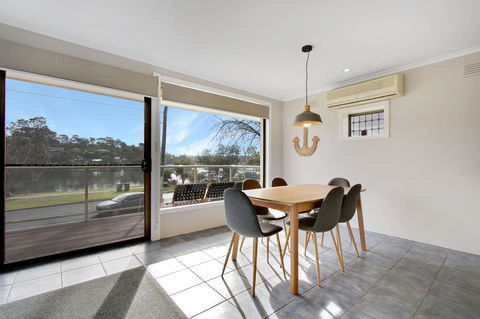 Hybiscus Waterfront Apartments - Lightning Ridge Tourism 4