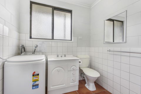 Hybiscus Waterfront Apartments - Lightning Ridge Tourism 30