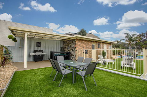 Hybiscus Waterfront Apartments - Lightning Ridge Tourism 35