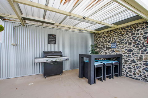 Hybiscus Waterfront Apartments - Lightning Ridge Tourism 36