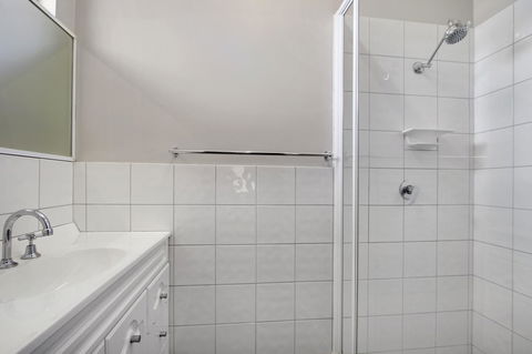 Hybiscus Waterfront Apartments - Lightning Ridge Tourism 12