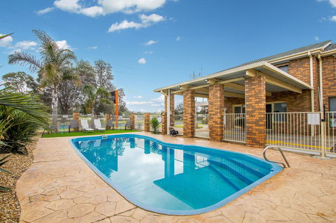 Hybiscus Waterfront Apartments - Lightning Ridge Tourism 0