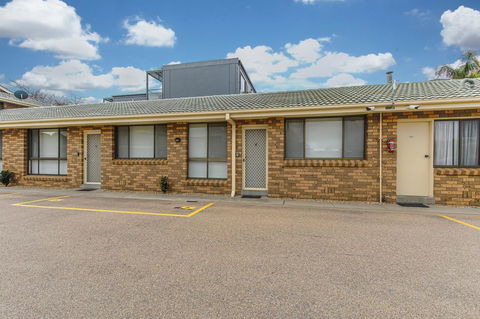 Hybiscus Waterfront Apartments - Lightning Ridge Tourism 23