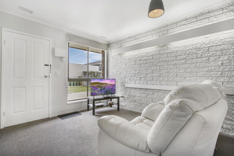 Hybiscus Waterfront Apartments - Lightning Ridge Tourism 27