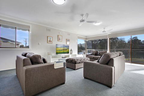 Hybiscus Waterfront Apartments - Lightning Ridge Tourism 8
