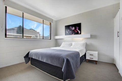 Hybiscus Waterfront Apartments - Lightning Ridge Tourism 22