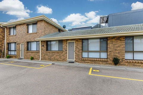 Hybiscus Waterfront Apartments - Lightning Ridge Tourism 15