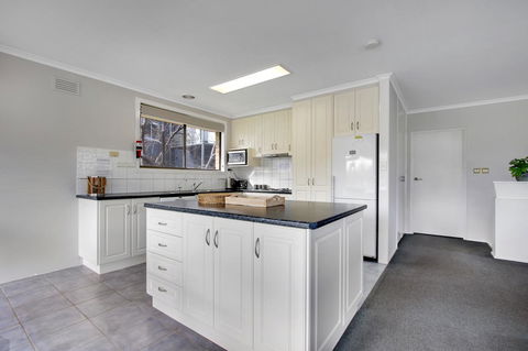 Hybiscus Waterfront Apartments - Lightning Ridge Tourism 5