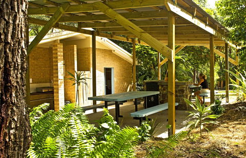 Captain Cook Holiday Village 1770 - Lightning Ridge Tourism 9