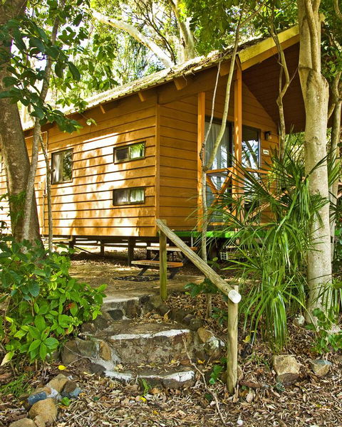 Captain Cook Holiday Village 1770 - Lightning Ridge Tourism 7