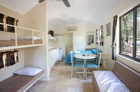 Captain Cook Holiday Village 1770 - Lightning Ridge Tourism 14