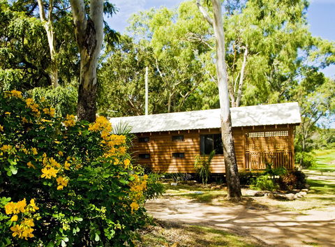Captain Cook Holiday Village 1770 - Lightning Ridge Tourism 10