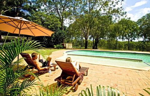 Captain Cook Holiday Village 1770 - Lightning Ridge Tourism 1