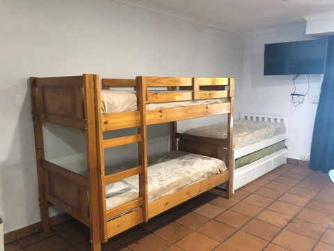 Captain Cook Holiday Village 1770 - Lightning Ridge Tourism 18