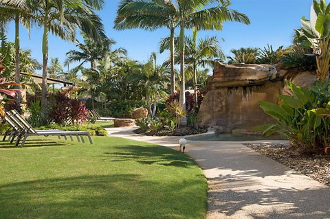 The Mirage Resort Alexandra Headland - Lightning Ridge Tourism 3