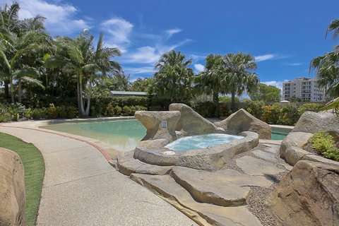 The Mirage Resort Alexandra Headland - Lightning Ridge Tourism 8
