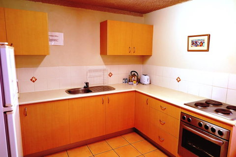 Northpoint Holiday Apartments - Lightning Ridge Tourism 12