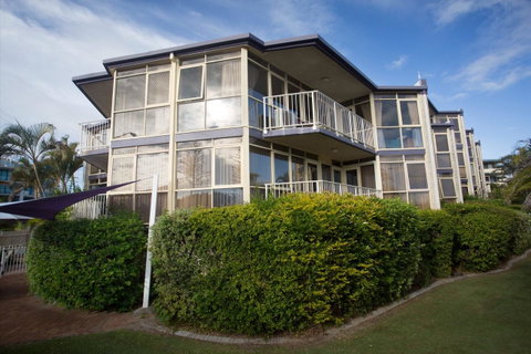 Northpoint Holiday Apartments - Lightning Ridge Tourism 11