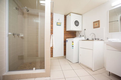 Northpoint Holiday Apartments - Lightning Ridge Tourism 23