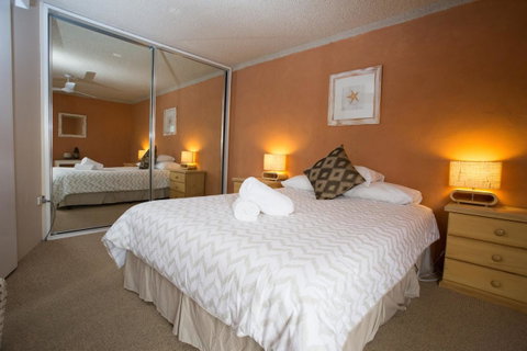 Northpoint Holiday Apartments - Lightning Ridge Tourism 5