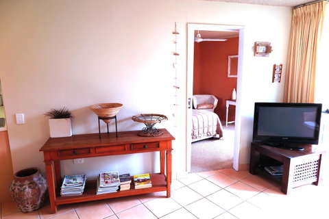 Northpoint Holiday Apartments - Lightning Ridge Tourism 16