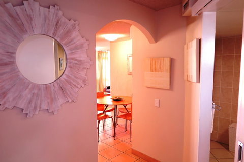Northpoint Holiday Apartments - Lightning Ridge Tourism 14