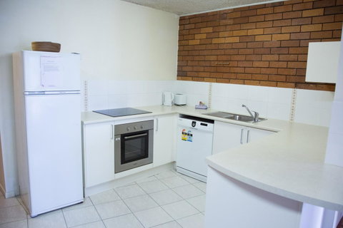 Northpoint Holiday Apartments - Lightning Ridge Tourism 8