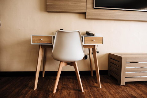 Mantra Club Croc - Lightning Ridge Tourism 12