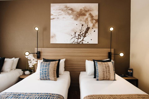 Mantra Club Croc - Lightning Ridge Tourism 21