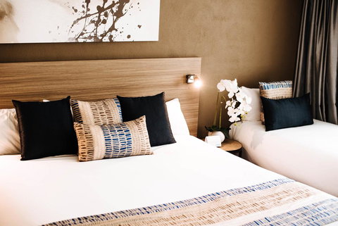 Mantra Club Croc - Lightning Ridge Tourism 24