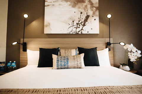 Mantra Club Croc - Lightning Ridge Tourism 29