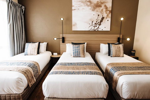 Mantra Club Croc - Lightning Ridge Tourism 18