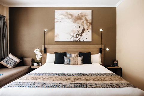 Mantra Club Croc - Lightning Ridge Tourism 14