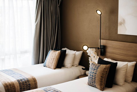 Mantra Club Croc - Lightning Ridge Tourism 23