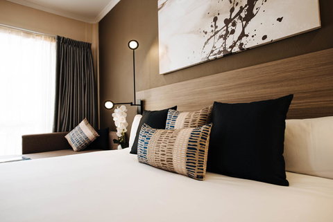 Mantra Club Croc - Lightning Ridge Tourism 17