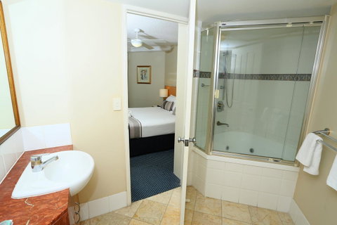 Landmark Resort - Lightning Ridge Tourism 1